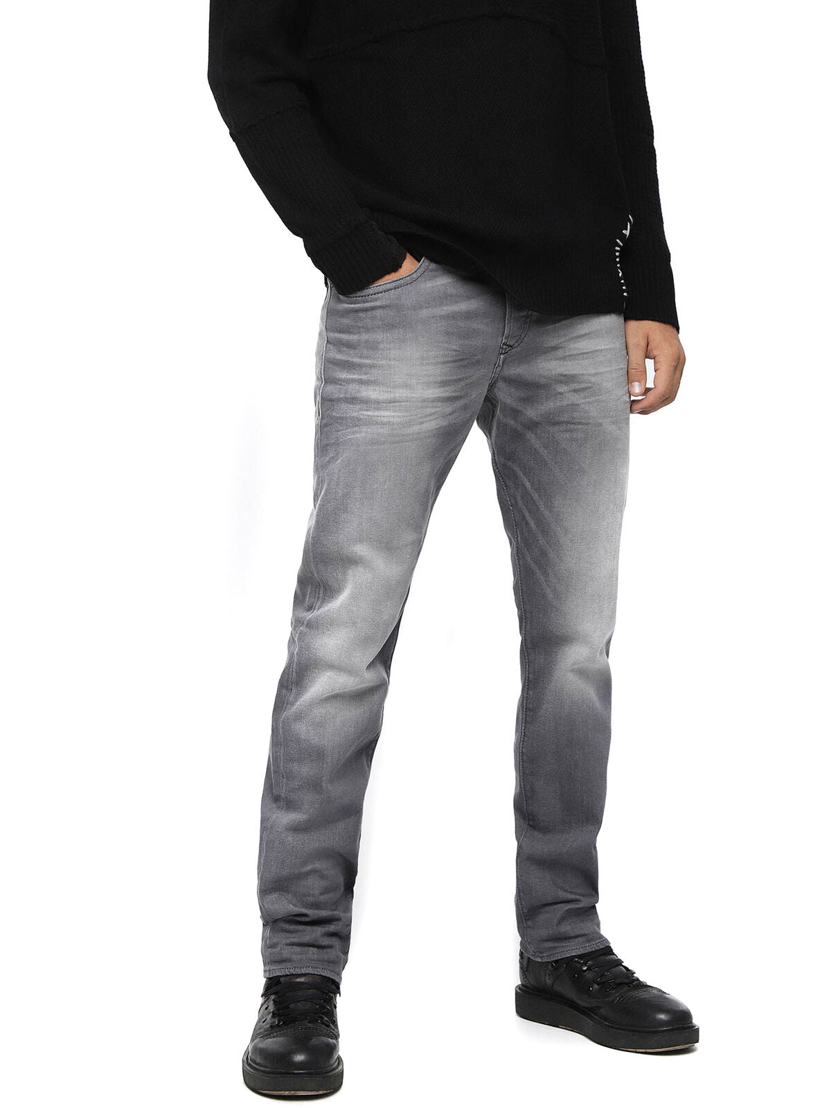 Buster Slim Tapered 084HP Jeans